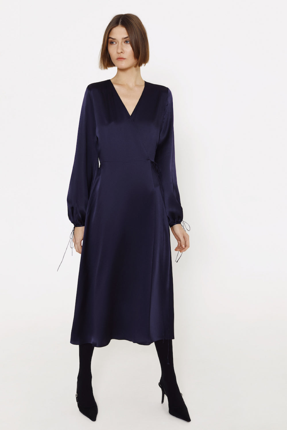LESSLESS – Wrap silk dress in navy XS