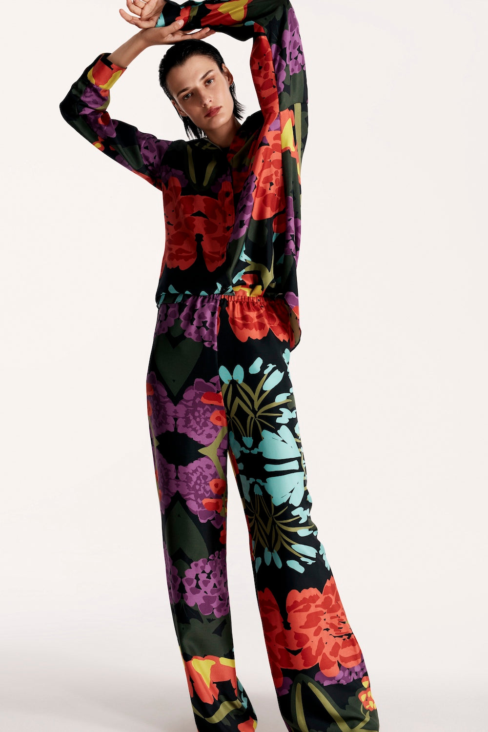 Robe Less LESSLESS – Reversible midi silk robe featuring a relaxed fit in floral ...