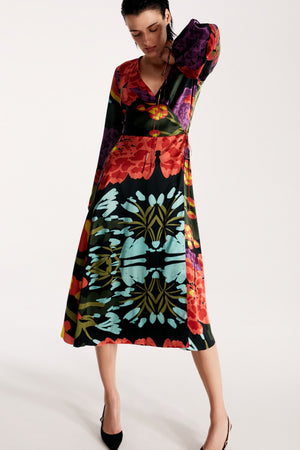 Wrap silk dress in Floral Black