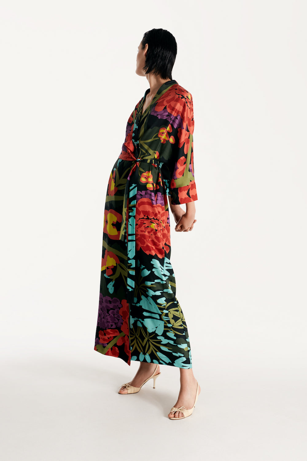 LESSLESS – Kimono-style silk robe in floral Black S-M