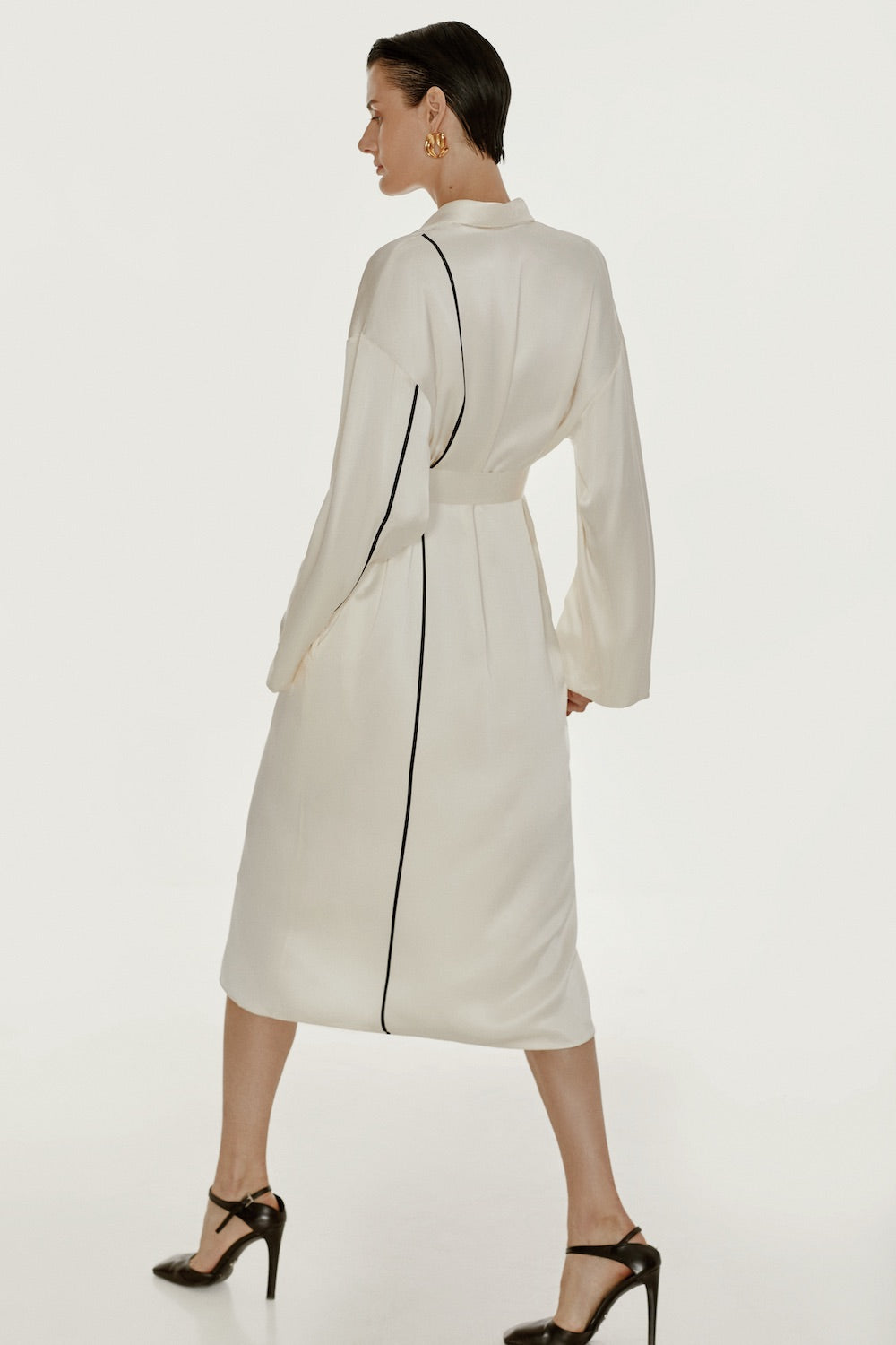 Reversible white robe