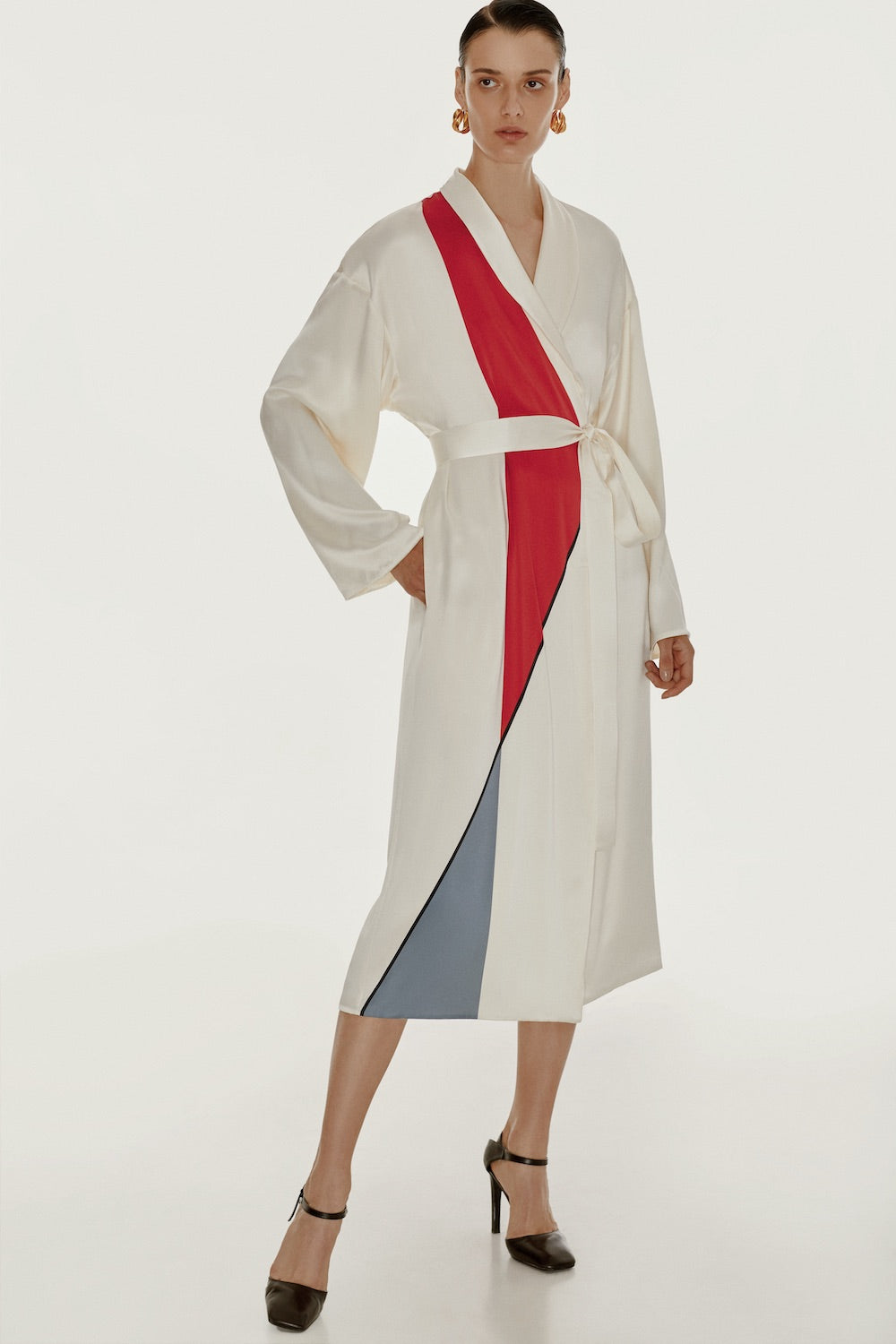 Robe Less LESSLESS – Reversible midi silk robe featuring a relaxed fit in floral ...