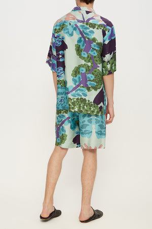 Men relaxed fit shorts in floral blue